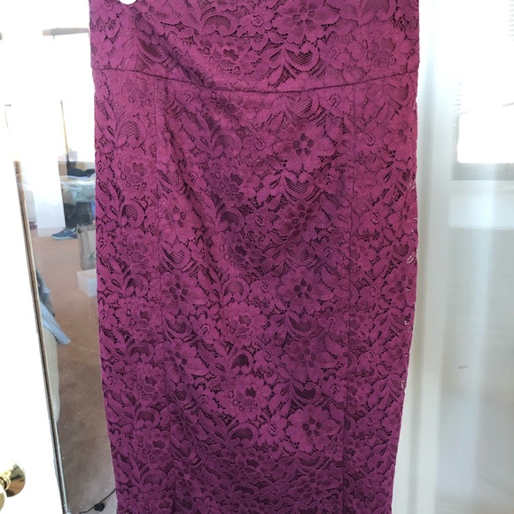 Express Burgundy Lace Overlay Pencil Skirt size 6 - Picture 4 of 7